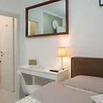 Daire Apartment Scherbl - 1 One-Bedroom Apartment & 2 Private Rooms Near Park Marjan, Split Split