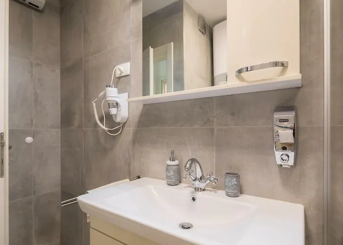 Apartment Scherbl - 1 One-Bedroom Apartment & 2 Private Rooms Near Park Marjan, Split Σπλιτ