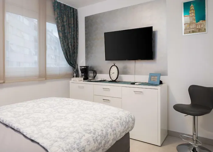 Apartment Scherbl - 1 One-Bedroom Apartment & 2 Private Rooms Near Park Marjan, Split Διαμέρισμα