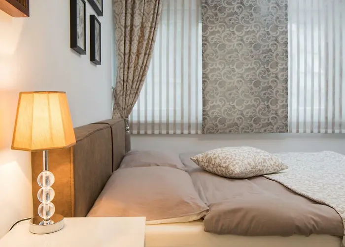 Apartment Scherbl - 1 One-Bedroom Apartment & 2 Private Rooms Near Park Marjan, Split Διαμέρισμα Σπλιτ