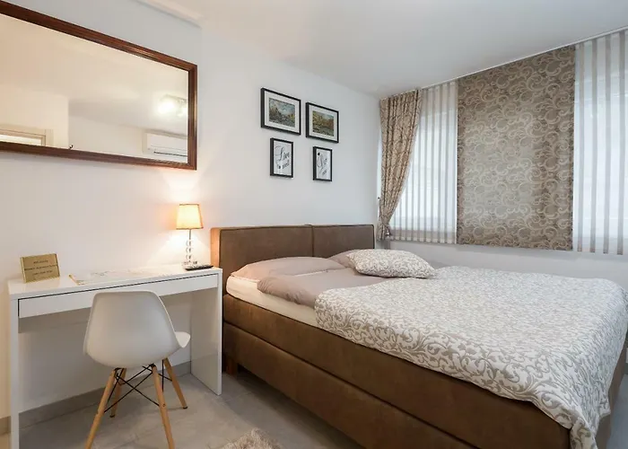 Apartment Scherbl - 1 One-Bedroom Apartment & 2 Private Rooms Near Park Marjan, Split Διαμέρισμα
