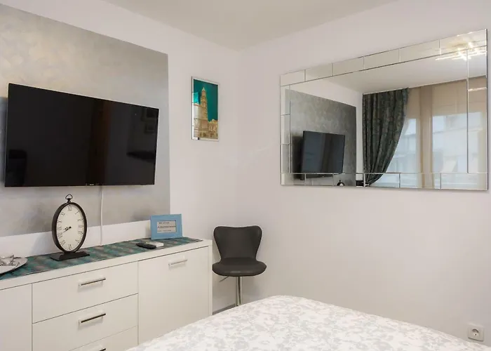 Apartment Scherbl - 1 One-Bedroom Apartment & 2 Private Rooms Near Park Marjan, Split Σπλιτ