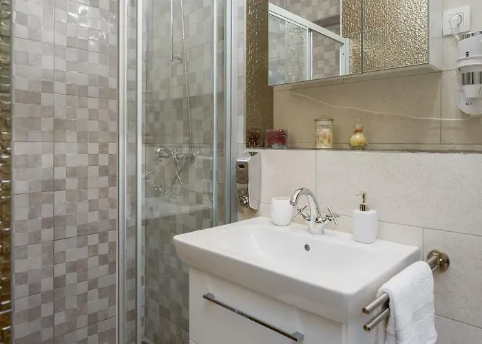 Διαμέρισμα Apartment Scherbl - 1 One-Bedroom Apartment & 2 Private Rooms Near Park Marjan, Split Σπλιτ