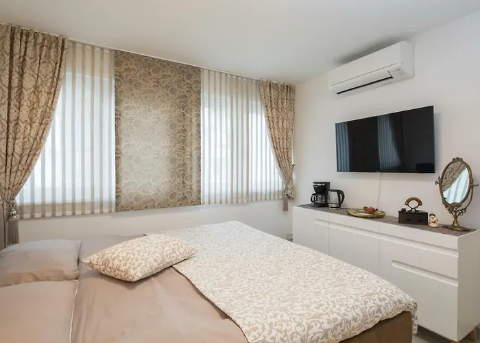 Διαμέρισμα Apartment Scherbl - 1 One-Bedroom Apartment & 2 Private Rooms Near Park Marjan, Split