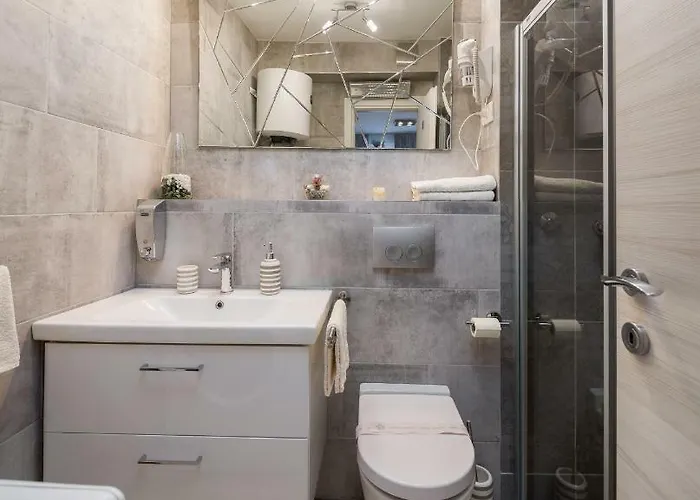 Apartment Scherbl - 1 One-Bedroom Apartment & 2 Private Rooms Near Park Marjan, Split Διαμέρισμα Σπλιτ