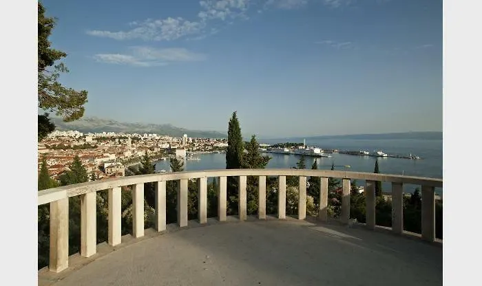 Apartment Scherbl - 1 One-Bedroom Apartment & 2 Private Rooms Near Park Marjan, Split * Σπλιτ
